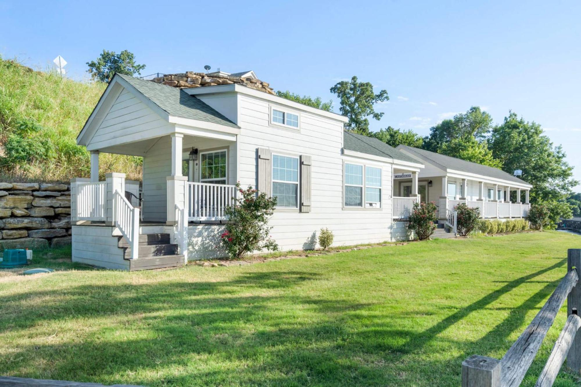 Crosstimbers Marina And Cottages Sperry Exteriér fotografie